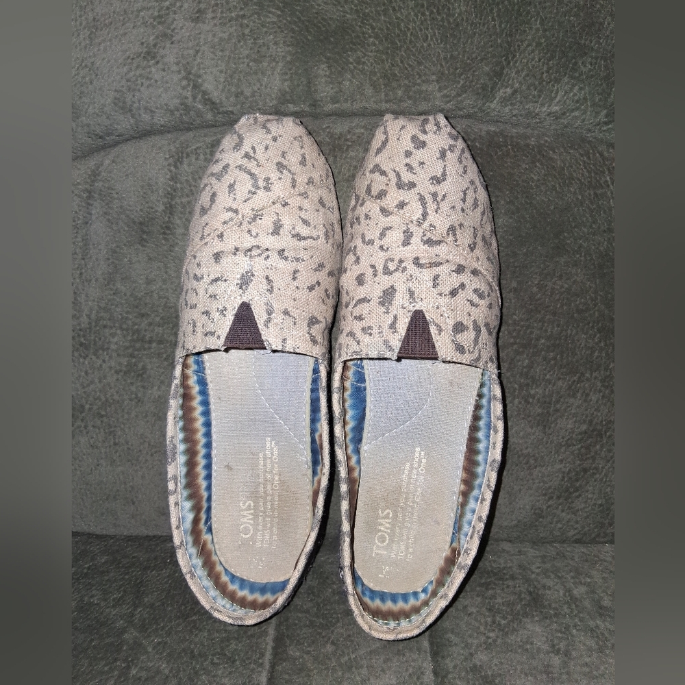 Toms Women's Beige Leopard-Print Slip-On Flats